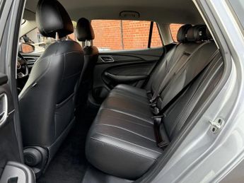 MG MG5 61.1kWh Exclusive Long Range Estate 5dr Electric Auto (156 ps)