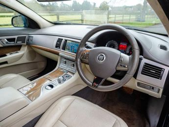 JAGUAR XF 3.0d S V6 Portfolio Saloon 4dr Diesel Auto Euro 5 (275 ps)