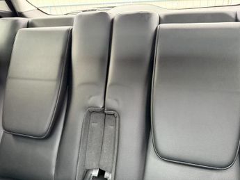 LAND ROVER DISCOVERY SPORT 2.0 TD4 HSE Black SUV 5dr Diesel Auto 4WD Euro 6 (s/s) (180 ps)