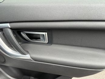 LAND ROVER DISCOVERY SPORT 2.0 TD4 HSE Black SUV 5dr Diesel Auto 4WD Euro 6 (s/s) (180 ps)