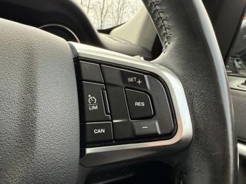 LAND ROVER DISCOVERY SPORT 2.0 TD4 HSE Black SUV 5dr Diesel Auto 4WD Euro 6 (s/s) (180 ps)