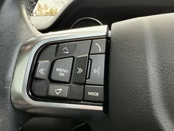 LAND ROVER DISCOVERY SPORT 2.0 TD4 HSE Black SUV 5dr Diesel Auto 4WD Euro 6 (s/s) (180 ps)