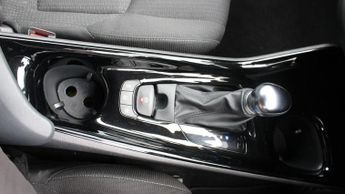 TOYOTA C-HR 1.8 VVT-h Design SUV 5dr Petrol Hybrid CVT Euro 6 (s/s) (122 ps)