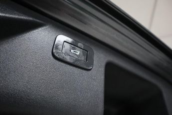 LAND ROVER DISCOVERY SPORT 2.0 D200 MHEV Urban Edition SUV 5dr Diesel Auto 4WD Euro 6 (s/s)