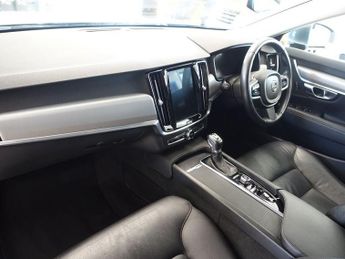 VOLVO V90 2.0 T4 GPF Momentum Estate 5dr Petrol Auto Euro 6 (s/s) (190 ps)