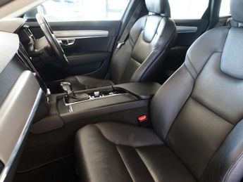 VOLVO V90 2.0 T4 GPF Momentum Estate 5dr Petrol Auto Euro 6 (s/s) (190 ps)