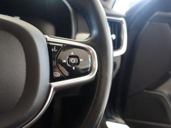 VOLVO V90 2.0 T4 GPF Momentum Estate 5dr Petrol Auto Euro 6 (s/s) (190 ps)