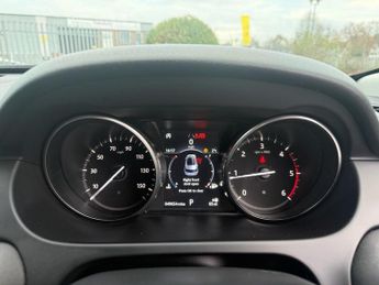 LAND ROVER DISCOVERY SPORT 2.0 TD4 HSE Black SUV 5dr Diesel Auto 4WD Euro 6 (s/s) (180 ps)