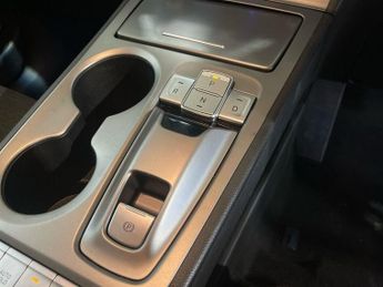 HYUNDAI KONA 64kWh Premium SUV 5dr Electric Auto (10.5kW Charger) (204 ps)