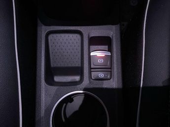 RENAULT CAPTUR 1.6 E-TECH 9.8kWh techno SUV 5dr Petrol Plug-in Hybrid Auto Euro