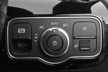 MERCEDES-BENZ A-CLASS 1.5 A180d AMG Line (Premium) Hatchback 5dr Diesel 7G-DCT Euro 6 