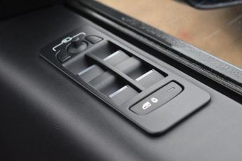 LAND ROVER DISCOVERY SPORT 2.0 D240 MHEV R-Dynamic HSE AUTO 4WD (240ps) 1 FORMER OWNER | SE