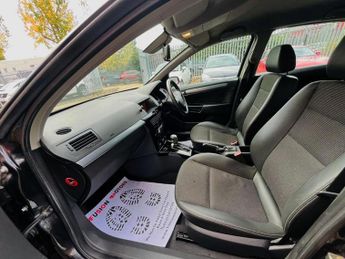 VAUXHALL ASTRA 1.8i 16v Design Hatchback 5dr Petrol Automatic (187 g/km, 138 bh