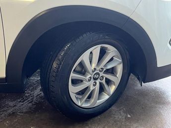 HYUNDAI TUCSON 1.7 CRDi Blue Drive SE Nav SUV 5dr Diesel DCT Euro 6 (s/s) (141 