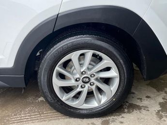 HYUNDAI TUCSON 1.7 CRDi Blue Drive SE Nav SUV 5dr Diesel DCT Euro 6 (s/s) (141 