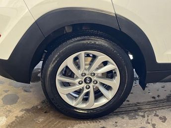 HYUNDAI TUCSON 1.7 CRDi Blue Drive SE Nav SUV 5dr Diesel DCT Euro 6 (s/s) (141 