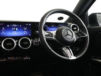 MERCEDES-BENZ GLA 2.0 GLA200d Sport (Executive) SUV 5dr Diesel 8G-DCT Euro 6 (s/s)