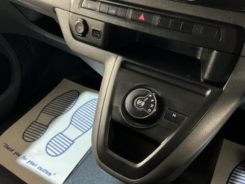 VAUXHALL VIVARO 2.0 Turbo D 3100 Dynamic Panel Van 6dr Diesel Auto L2 H1 Euro 6 