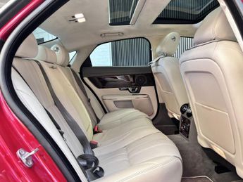 JAGUAR XJ 3.0d V6 Portfolio Saloon 4dr Diesel Auto Euro 6 (s/s) (275 ps)