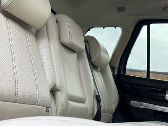 LAND ROVER RANGE ROVER SPORT 3.0 SD V6 HSE SUV 5dr Diesel Auto 4WD Euro 5 (255 bhp)