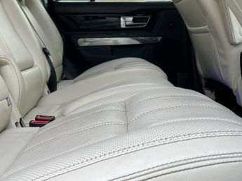 LAND ROVER RANGE ROVER SPORT 3.0 SD V6 HSE SUV 5dr Diesel Auto 4WD Euro 5 (255 bhp)