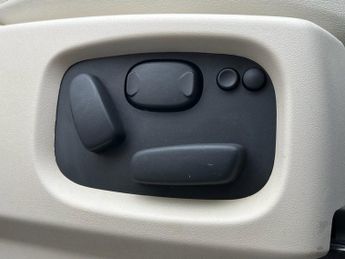 LAND ROVER RANGE ROVER SPORT 3.0 SD V6 HSE SUV 5dr Diesel Auto 4WD Euro 5 (255 bhp)