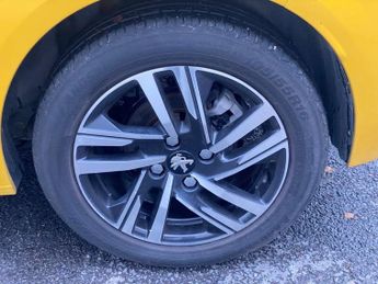 PEUGEOT 208 1.2 PureTech Allure Hatchback 5dr Petrol Manual Euro 6 (s/s) (10