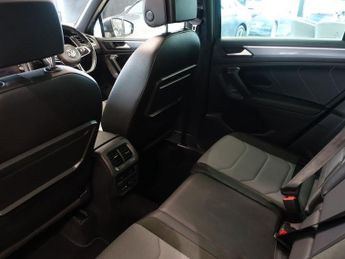 VOLKSWAGEN TIGUAN 2.0 TDI R-Line SUV 5dr Diesel DSG Euro 6 (s/s) (150 ps)