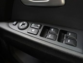 KIA SPORTAGE 2.0 CRDi KX-3 SUV 5dr Diesel Auto AWD Euro 5 (134 bhp)