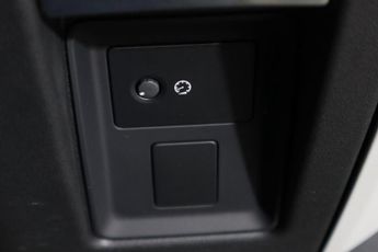 LAND ROVER DEFENDER 110 3.0 D300 MHEV X-Dynamic S Auto 4WD Euro 6 (s/s) 5dr