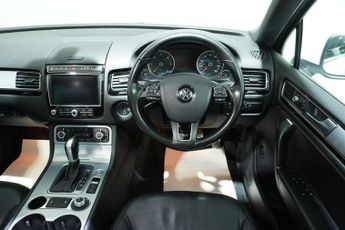 VOLKSWAGEN TOUAREG 3.0 TDI V6 BlueMotion Tech R-Line SUV 5dr Diesel Tiptronic 4WD E