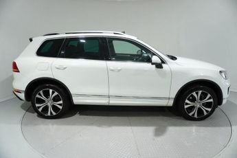 VOLKSWAGEN TOUAREG 3.0 TDI V6 BlueMotion Tech R-Line SUV 5dr Diesel Tiptronic 4WD E