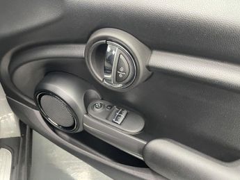 MINI HATCH 1.5 Cooper Hatchback 3dr Petrol Auto Euro 6 (s/s) (136 ps)