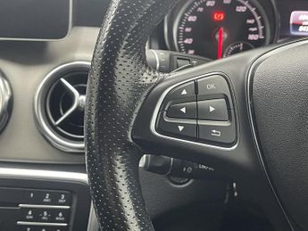 MERCEDES-BENZ GLA 1.6 GLA180 Urban Edition SUV 5dr Petrol 7G-DCT Euro 6 (s/s) (122