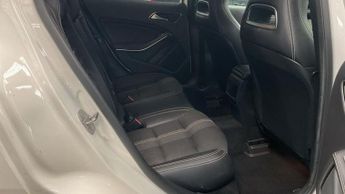MERCEDES-BENZ GLA 1.6 GLA180 Urban Edition SUV 5dr Petrol 7G-DCT Euro 6 (s/s) (122