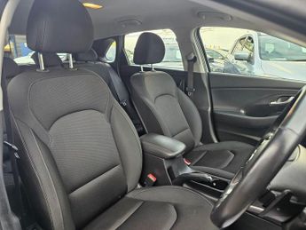 HYUNDAI I30 AUTOMATIC 1.4 T-GDi Blue Drive SE Nav Hatchback 5dr Petrol DCT E