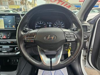 HYUNDAI I30 AUTOMATIC 1.4 T-GDi Blue Drive SE Nav Hatchback 5dr Petrol DCT E