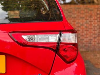 TOYOTA YARIS 1.5 VVT-h Icon Tech Hatchback 5dr Petrol Hybrid E-CVT Euro 6 (s/