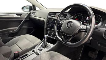 VOLKSWAGEN E-GOLF 35.8kWh e-Golf Hatchback 5dr Electric Auto (136 ps)