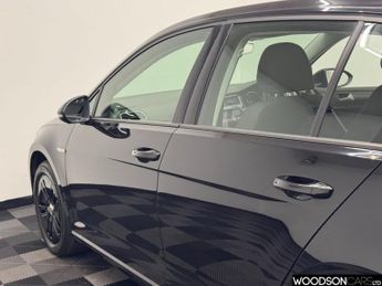 VOLKSWAGEN E-GOLF 35.8kWh e-Golf Hatchback 5dr Electric Auto (136 ps)