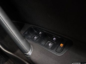 VOLKSWAGEN E-GOLF 35.8kWh e-Golf Hatchback 5dr Electric Auto (136 ps)