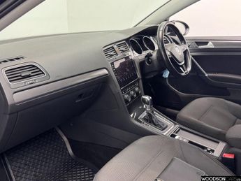VOLKSWAGEN E-GOLF 35.8kWh e-Golf Hatchback 5dr Electric Auto (136 ps)