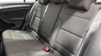 VOLKSWAGEN E-GOLF 35.8kWh e-Golf Hatchback 5dr Electric Auto (136 ps)