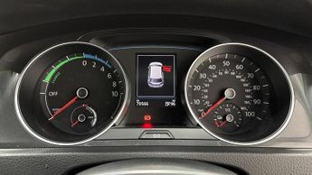 VOLKSWAGEN E-GOLF 35.8kWh e-Golf Hatchback 5dr Electric Auto (136 ps)