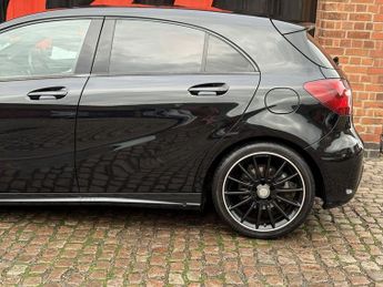 MERCEDES-BENZ A-CLASS 1.6 A200 AMG Line (Premium) Hatchback 5dr Petrol 7G-DCT Euro 6 (