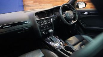 AUDI A4 3.0 TDI V6 Black Edition Saloon 4dr Diesel S Tronic quattro Euro