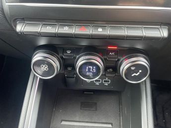 RENAULT CLIO 1.6 E-TECH RS Line Hatchback 5dr Petrol Hybrid Auto Euro 6 (s/s)