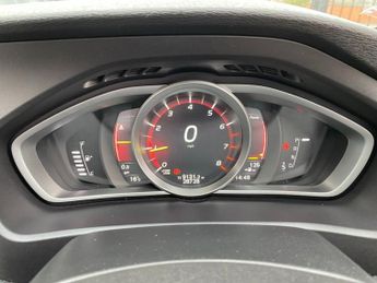 VOLVO V40 1.5 T2 GPF R-Design Pro Hatchback 5dr Petrol Auto Euro 6 (s/s) (