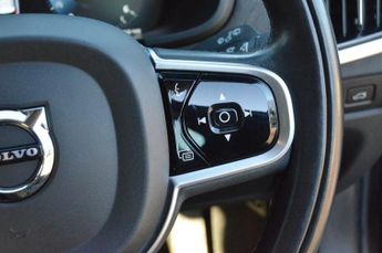 VOLVO V90 Cross Country 2.0 D4 Plus Estate 5dr Diesel Auto AWD Euro 6 (s/s) (190 ps)