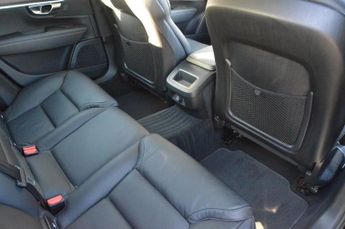 VOLVO V90 Cross Country 2.0 D4 Plus Estate 5dr Diesel Auto AWD Euro 6 (s/s) (190 ps)